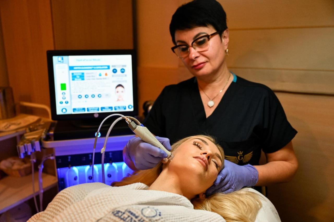 Grand Hotel Velingrad Kültér fotó A woman receiving a facial treatment