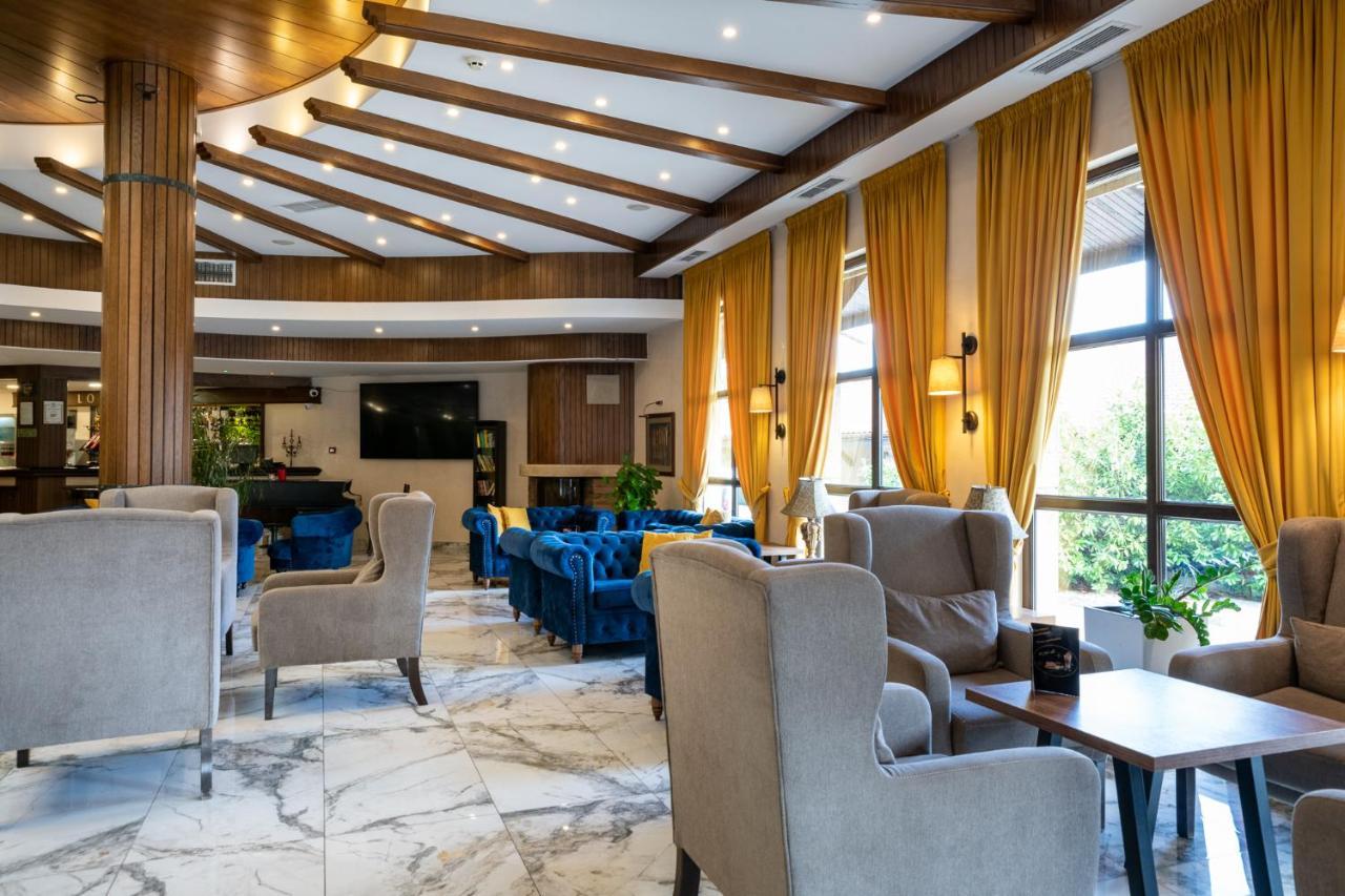 Grand Hotel Velingrad Kültér fotó Lobby