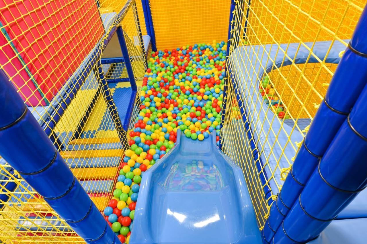 Grand Hotel Velingrad Kültér fotó A ball pit at a playground