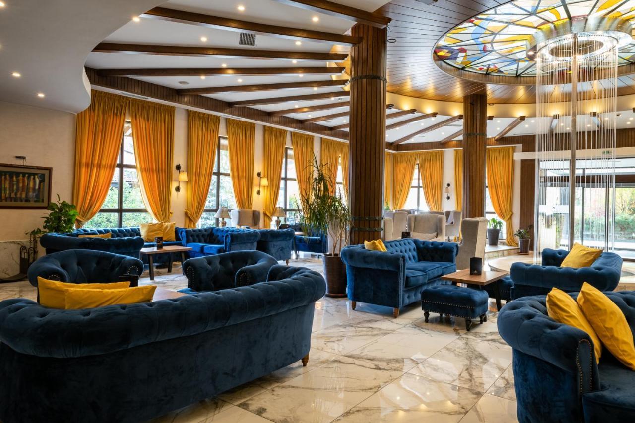 Grand Hotel Velingrad Kültér fotó Lobby
