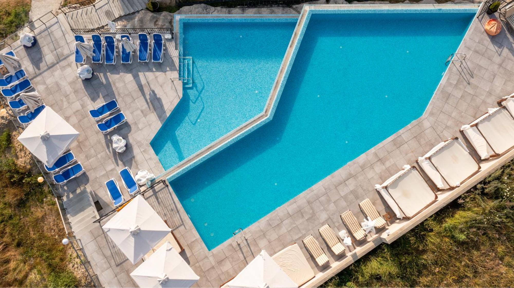 Grand Hotel Velingrad Kültér fotó Aerial view of a swimming pool