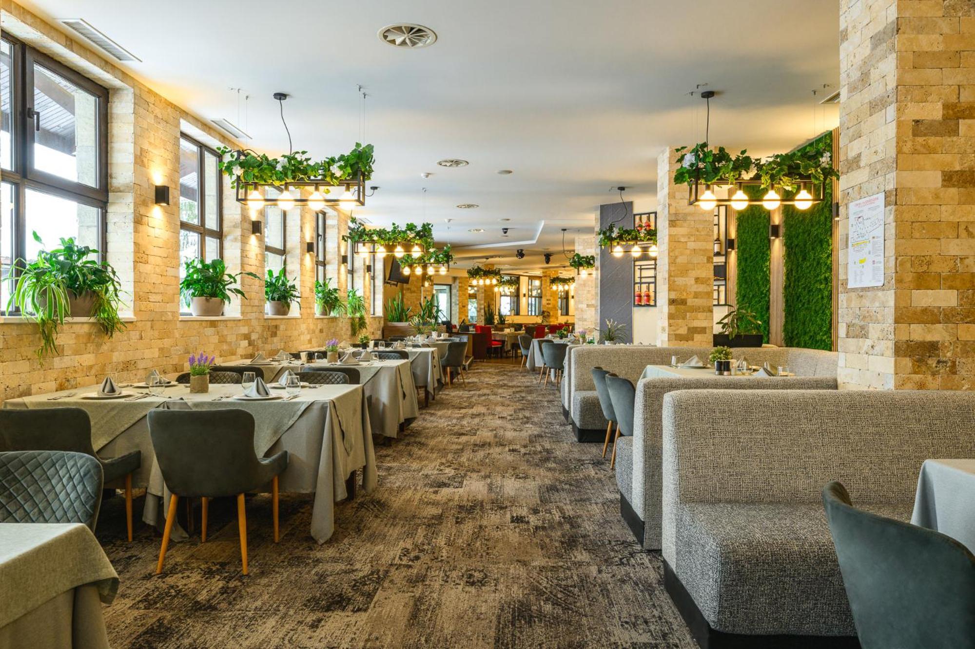 Grand Hotel Velingrad Kültér fotó Restaurant interior