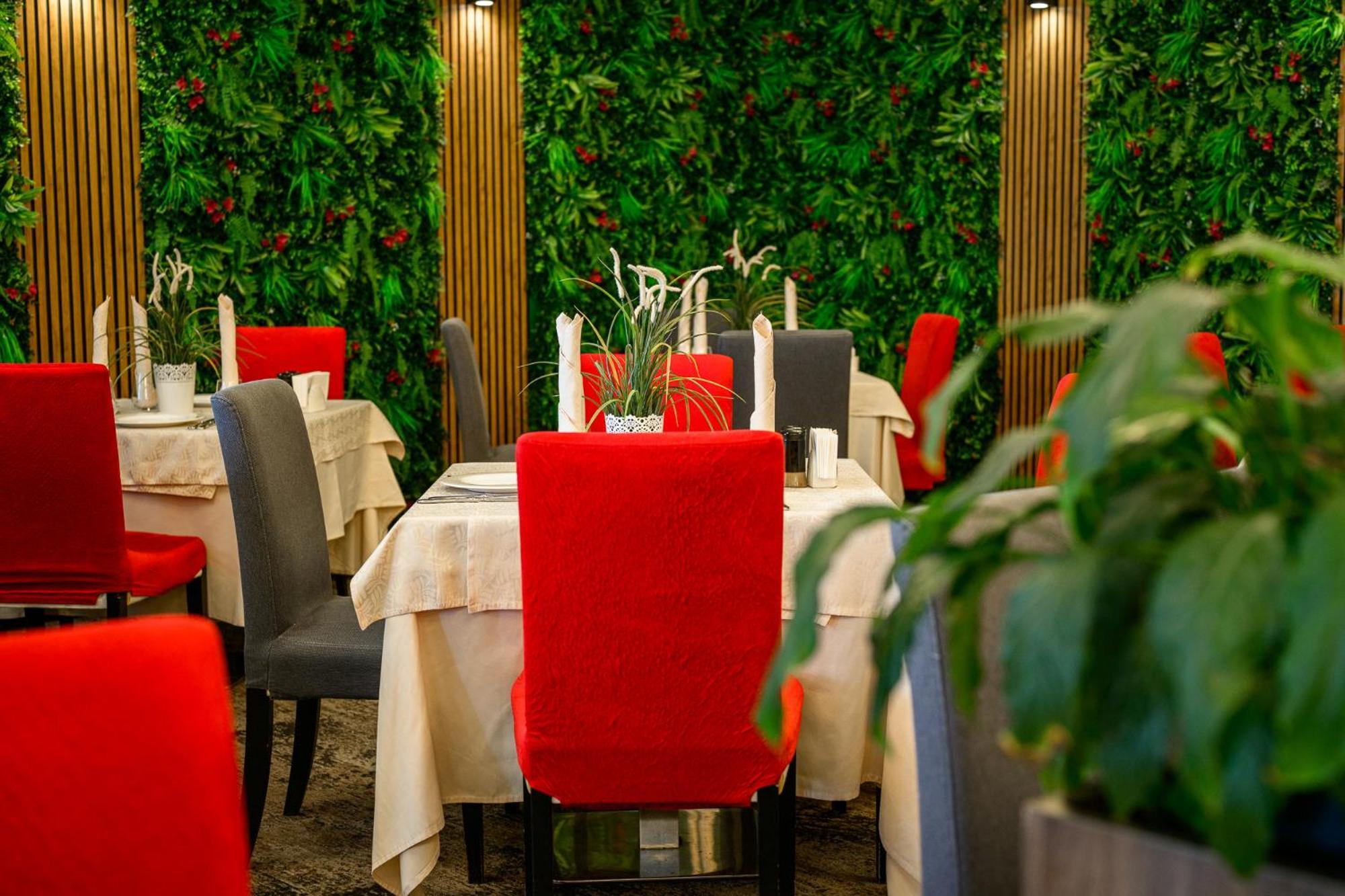 Grand Hotel Velingrad Kültér fotó Restaurant interior