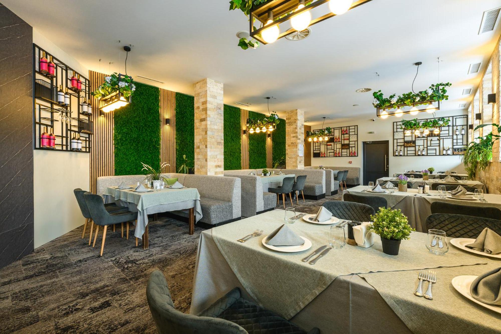 Grand Hotel Velingrad Kültér fotó Restaurant interior