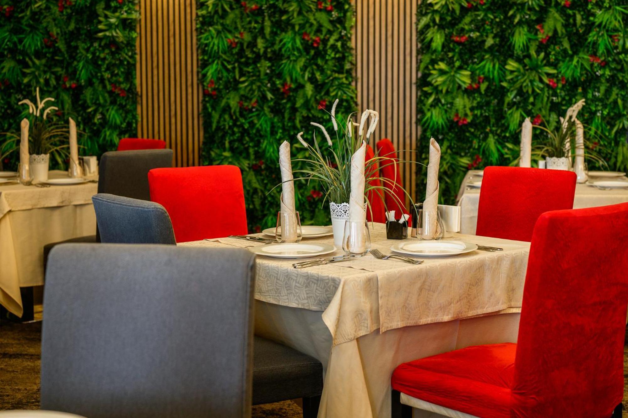 Grand Hotel Velingrad Kültér fotó Restaurant interior