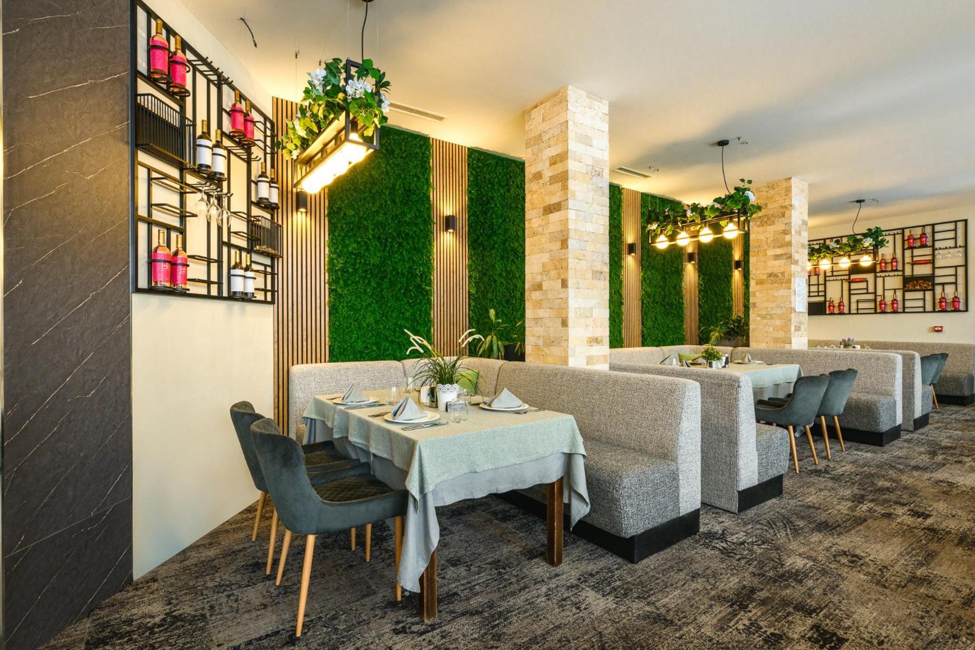 Grand Hotel Velingrad Kültér fotó Restaurant interior