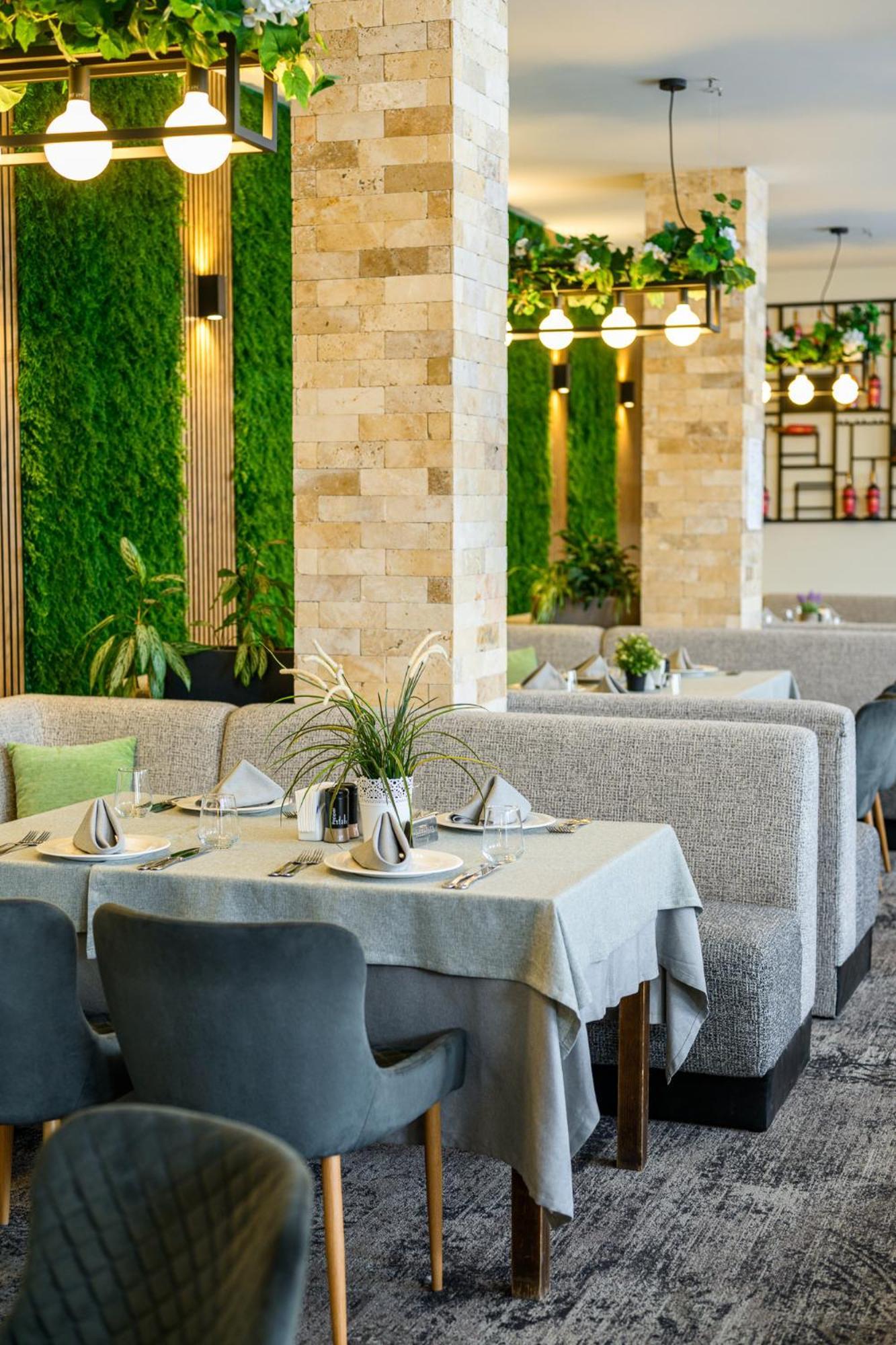 Grand Hotel Velingrad Kültér fotó Restaurant interior