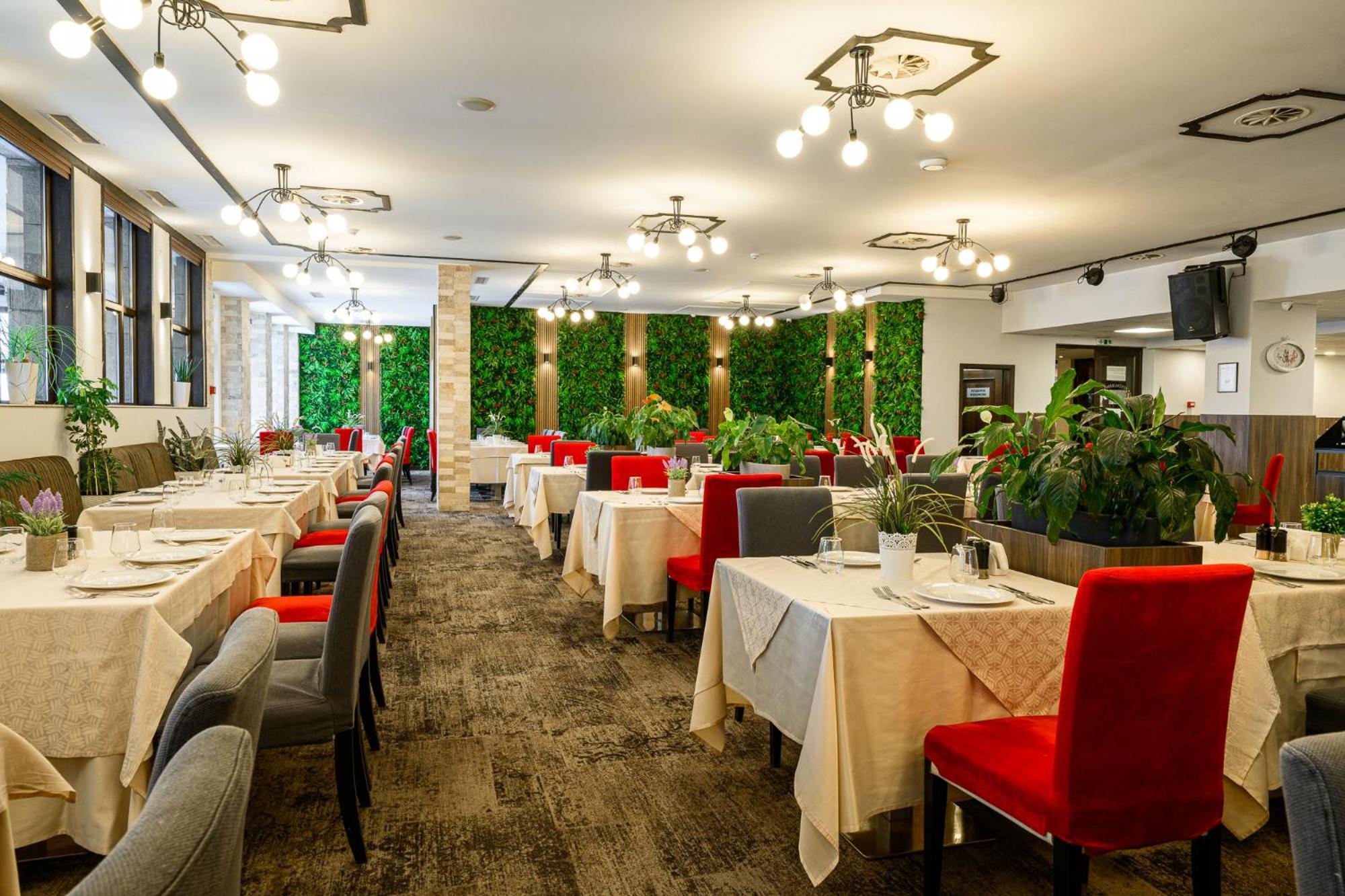 Grand Hotel Velingrad Kültér fotó Restaurant interior