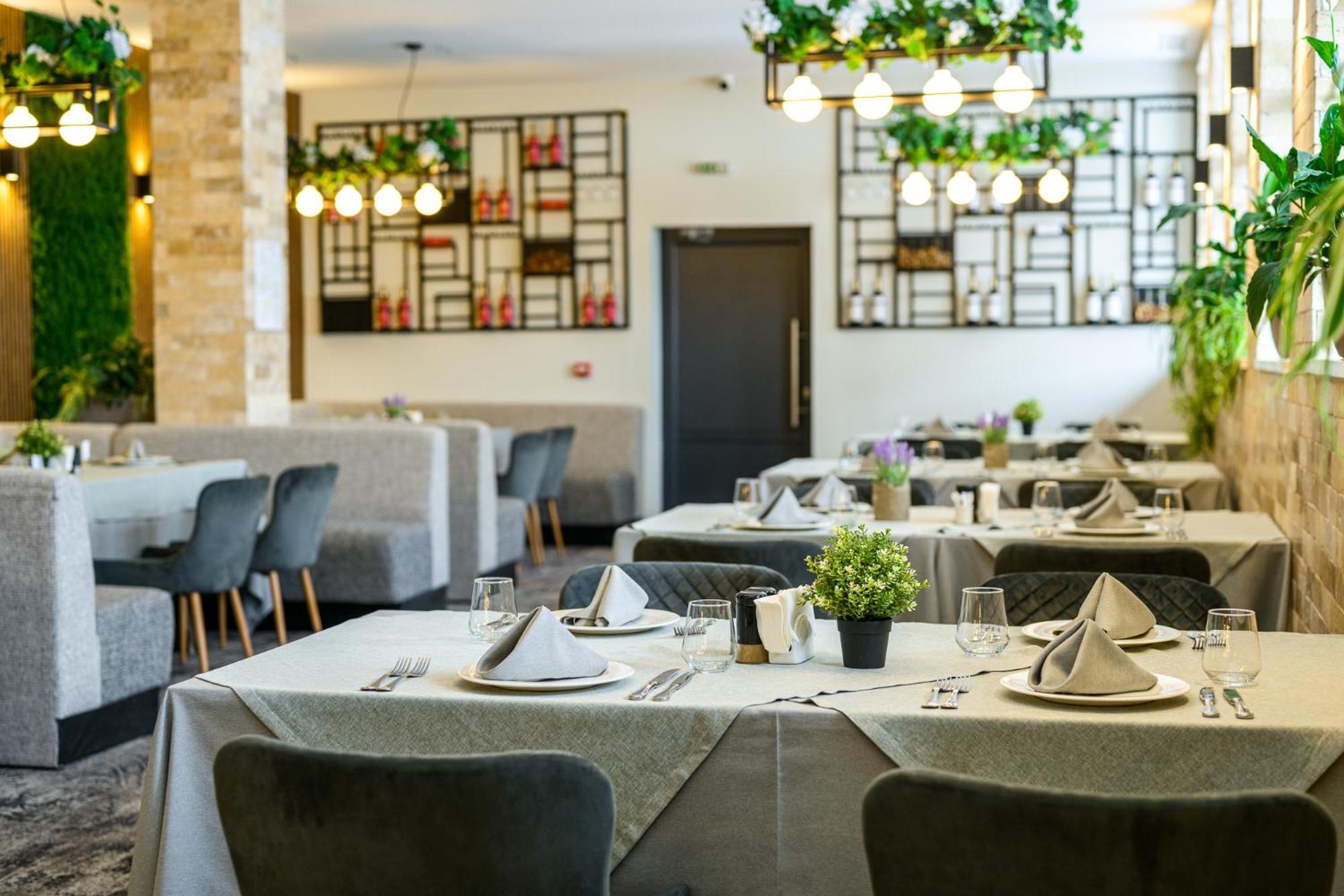 Grand Hotel Velingrad Kültér fotó Restaurant interior