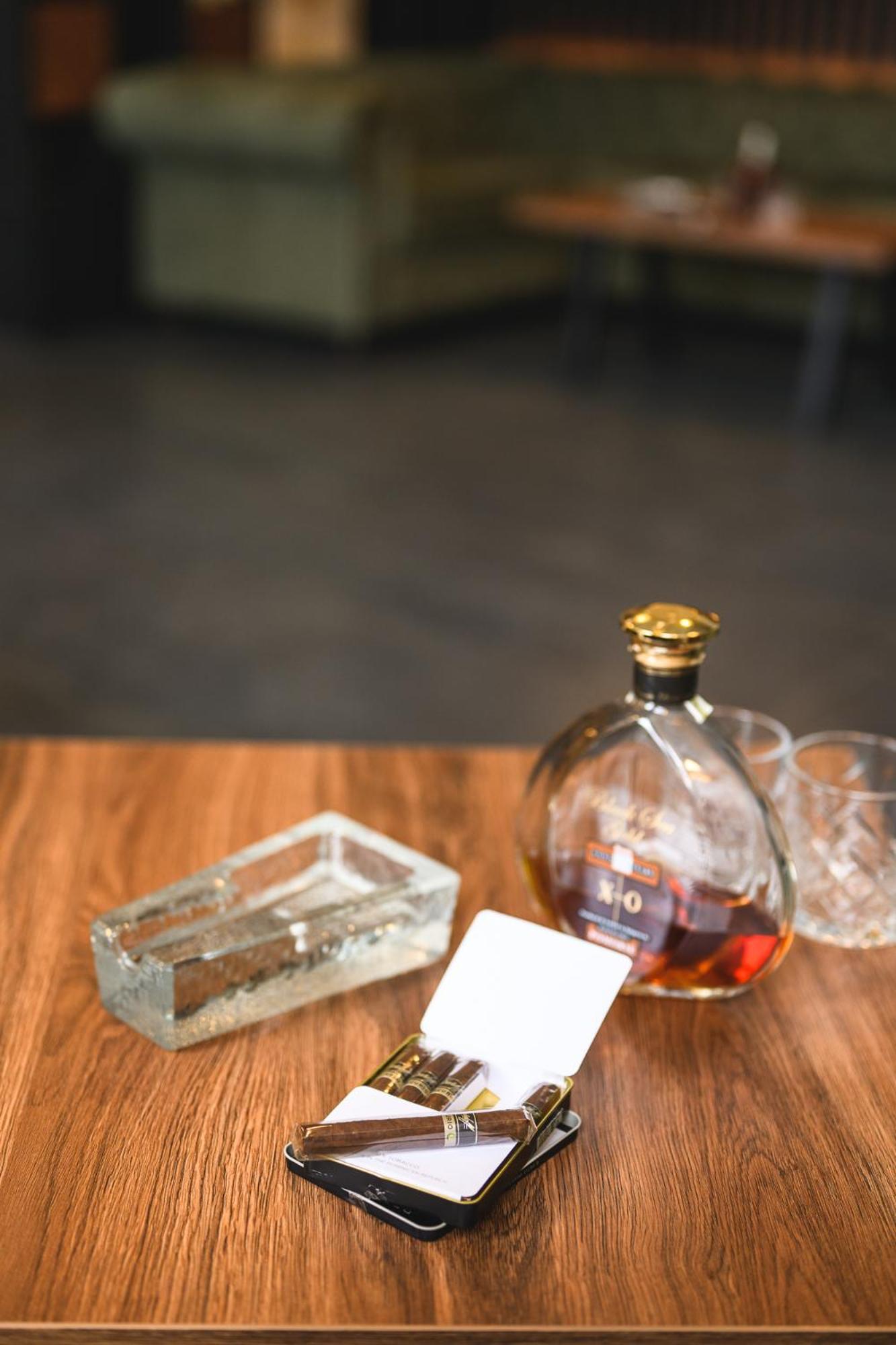 Grand Hotel Velingrad Kültér fotó A bottle of cognac
